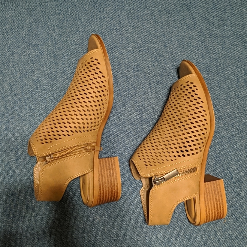 Low heels - Picture 2 of 2